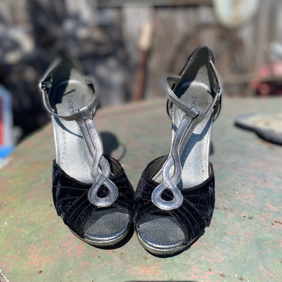 Vintage BeBe Retro Disco Black and Silver Velvet Heels Gatsby Regency Flapper - Picture 7 of 7